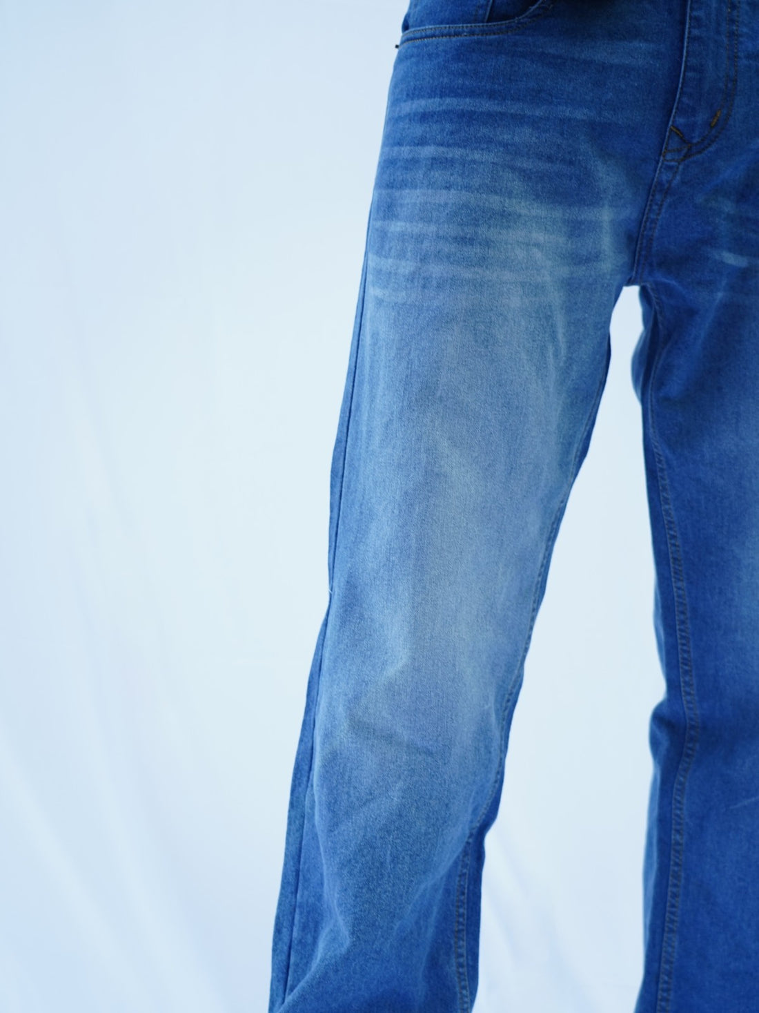 STRAIGHT FIT MID-WAIST JEANS BLUE WASH