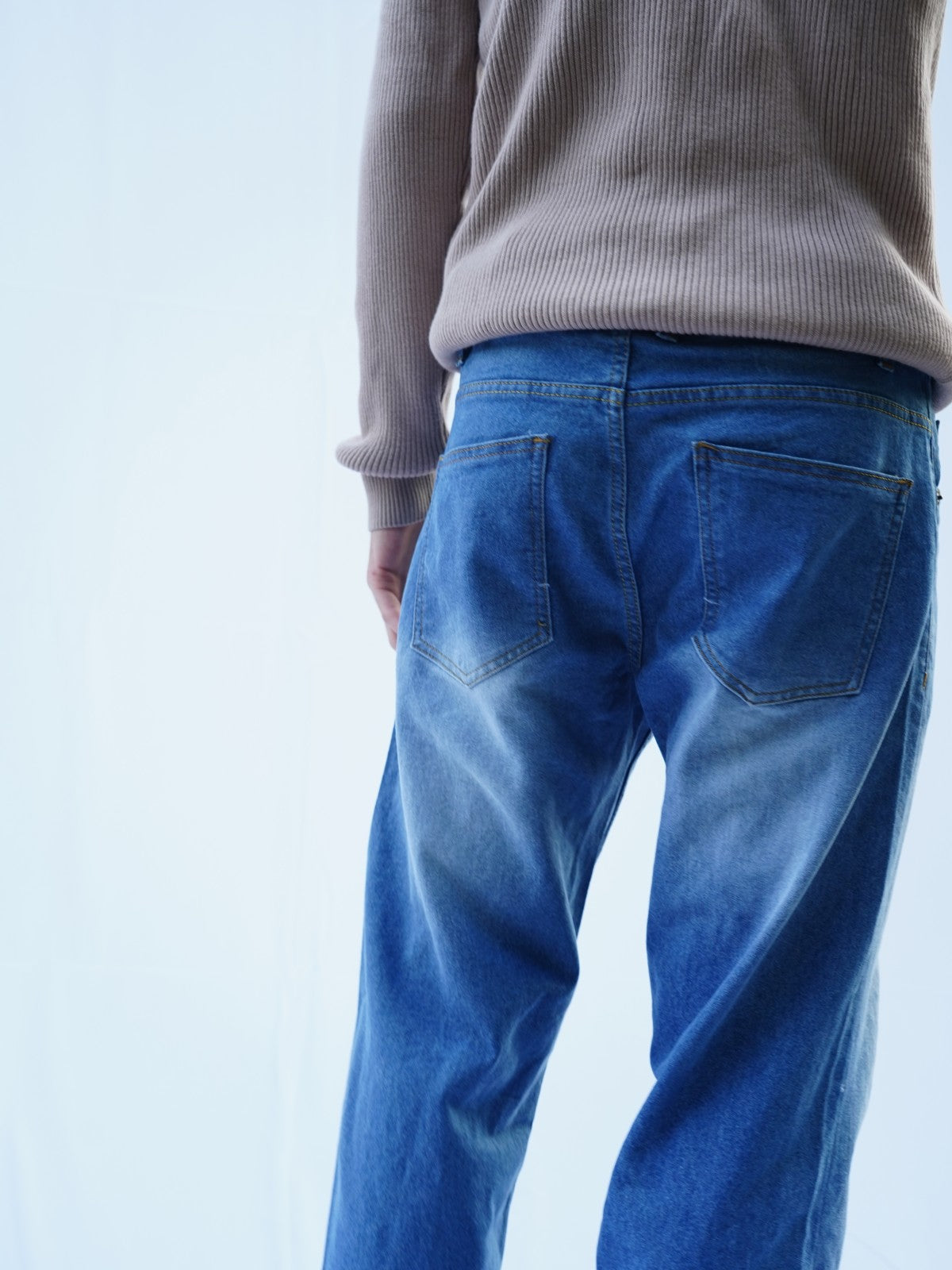 STRAIGHT FIT MID-WAIST JEANS BLUE WASH
