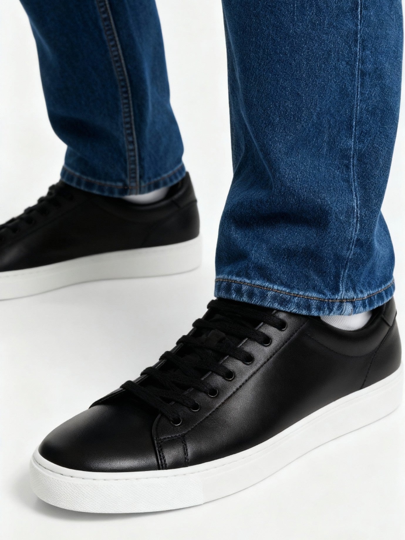 BLACK LEATHER SNEAKERS