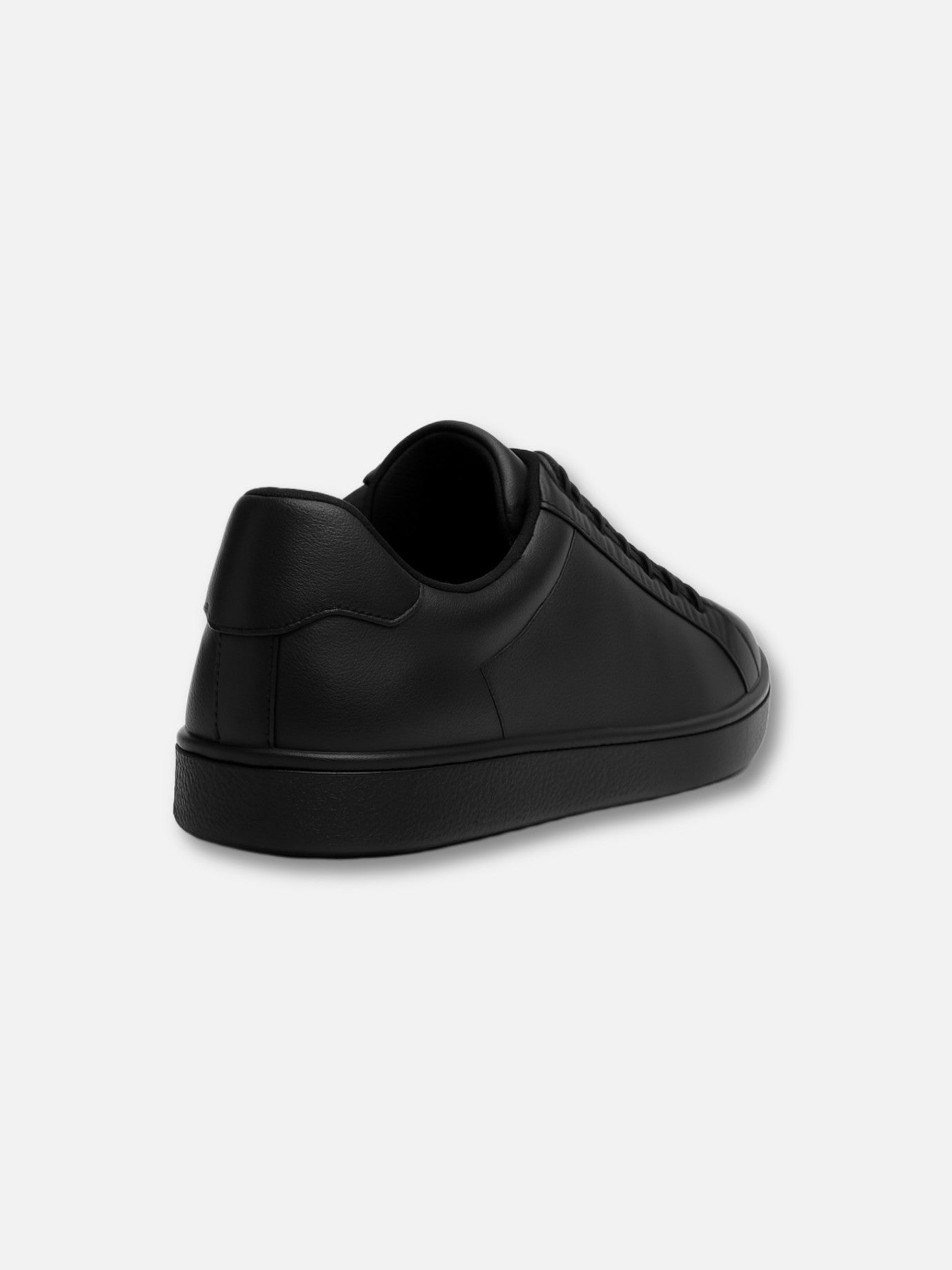 ALL BLACK LEATHER SNEAKERS